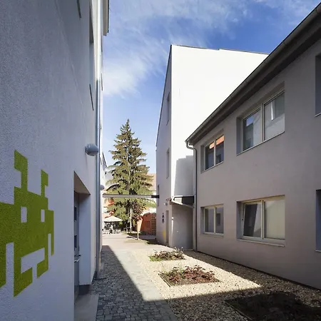 Young Space Hostel *