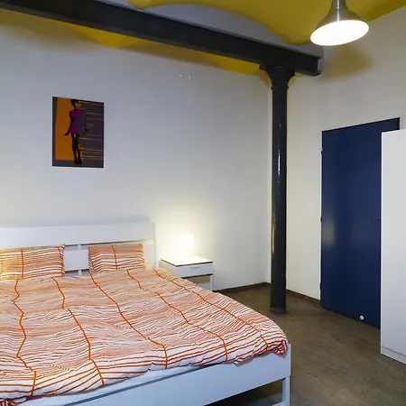 Hostel Young Space *